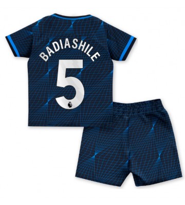 Chelsea Benoit Badiashile #5 Replika Babytøj Udebanesæt Børn 2023-24 Kortærmet (+ Korte bukser)